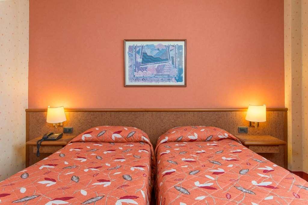 Meditur Hotel Pomezia Room photo