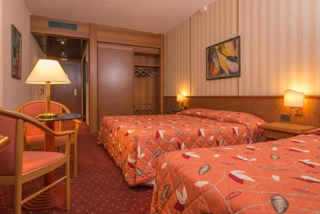 Meditur Hotel Pomezia Exterior photo