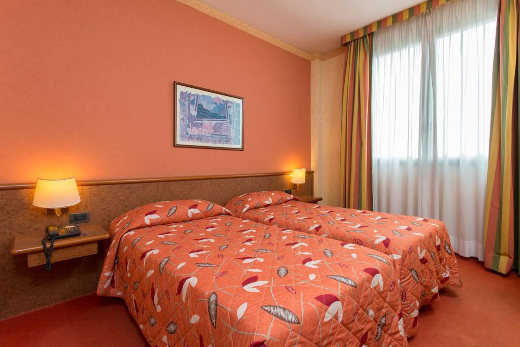 Meditur Hotel Pomezia Exterior photo